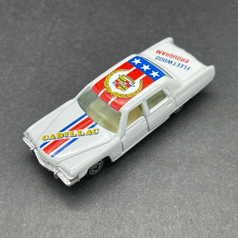 Yatming 1970's Cadillac Fleetwood Brougham Car White Diecast‎ 1/64 Opening Doors